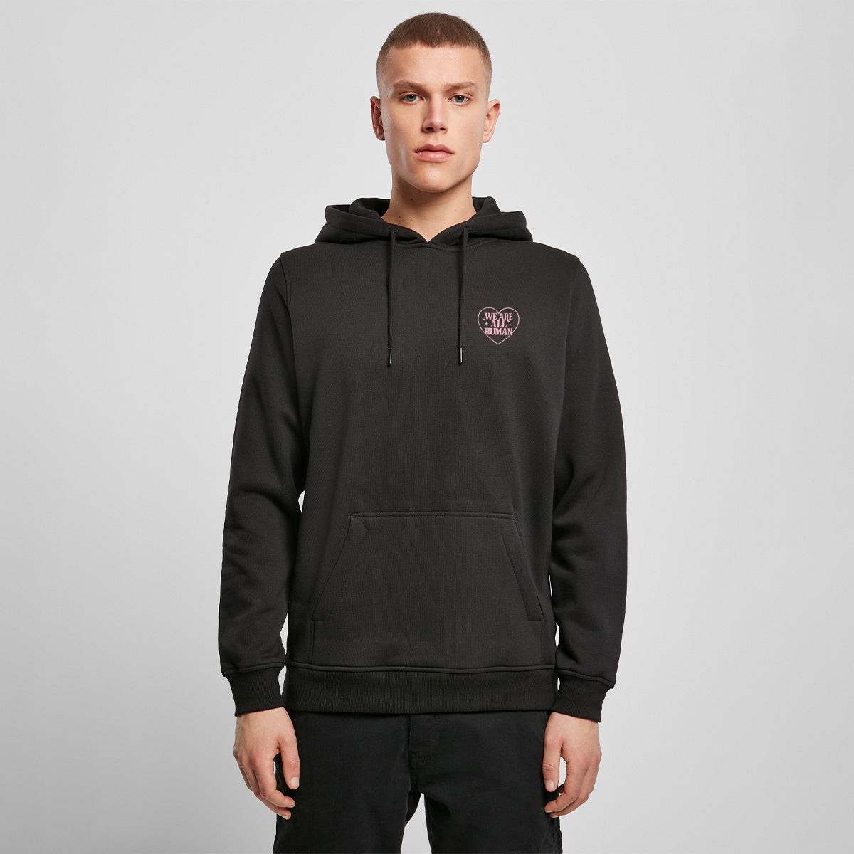 WE ARE ALL HUMAN PRIDE MONTH HOODIE – SCHWARZ / UNISEX