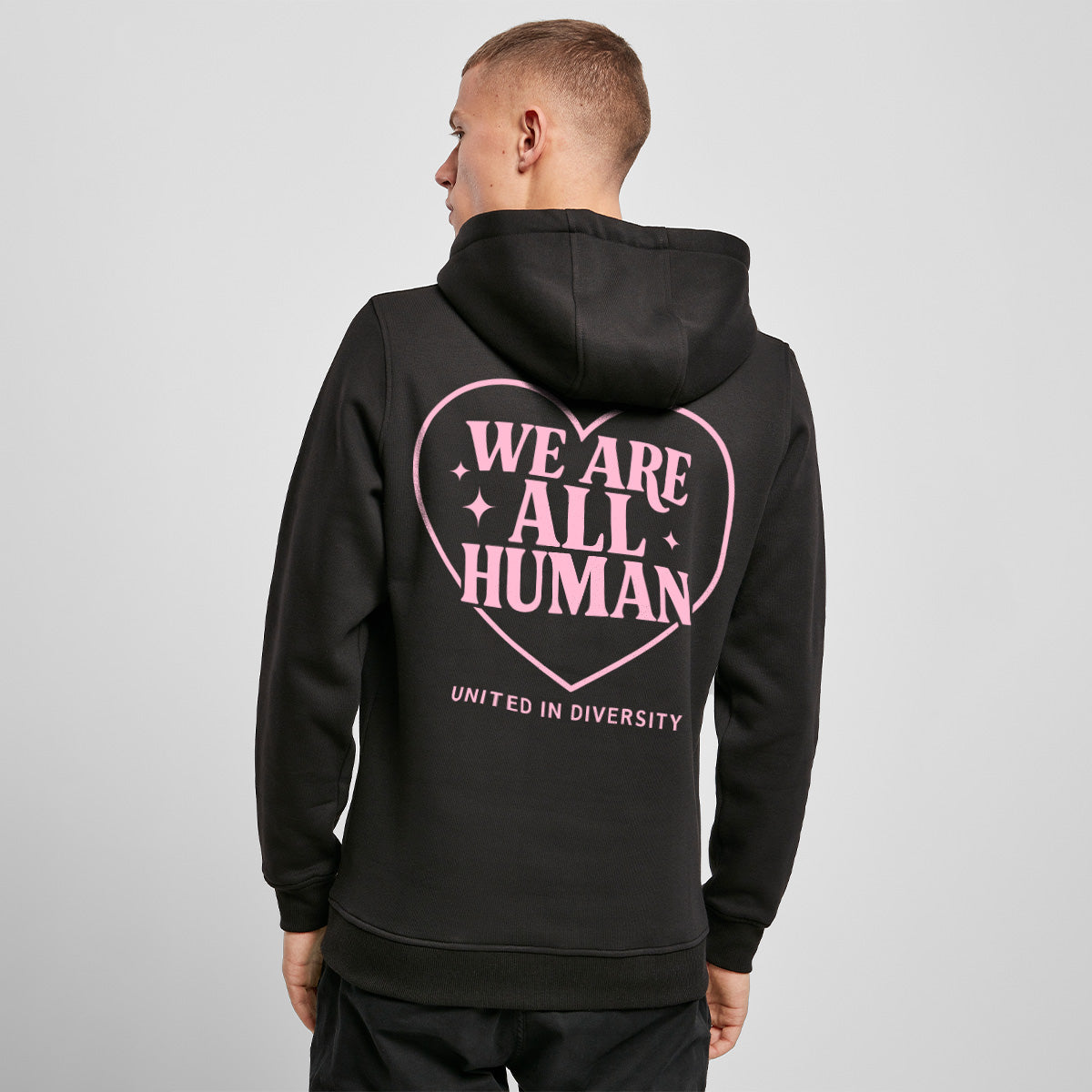 WE ARE ALL HUMAN PRIDE MONTH HOODIE – SCHWARZ / UNISEX