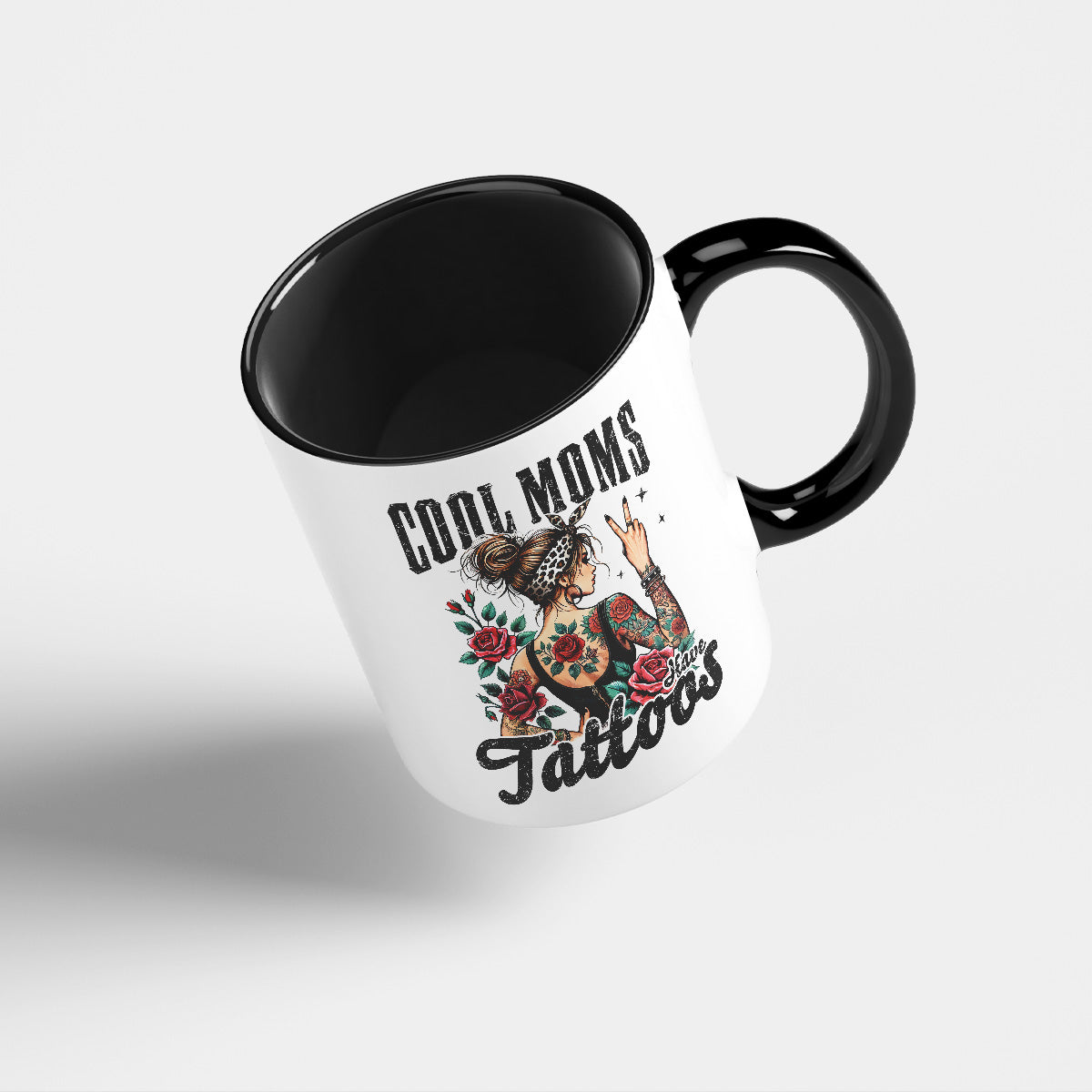 COOL MOMS HAVE TATTOOS - TASSE